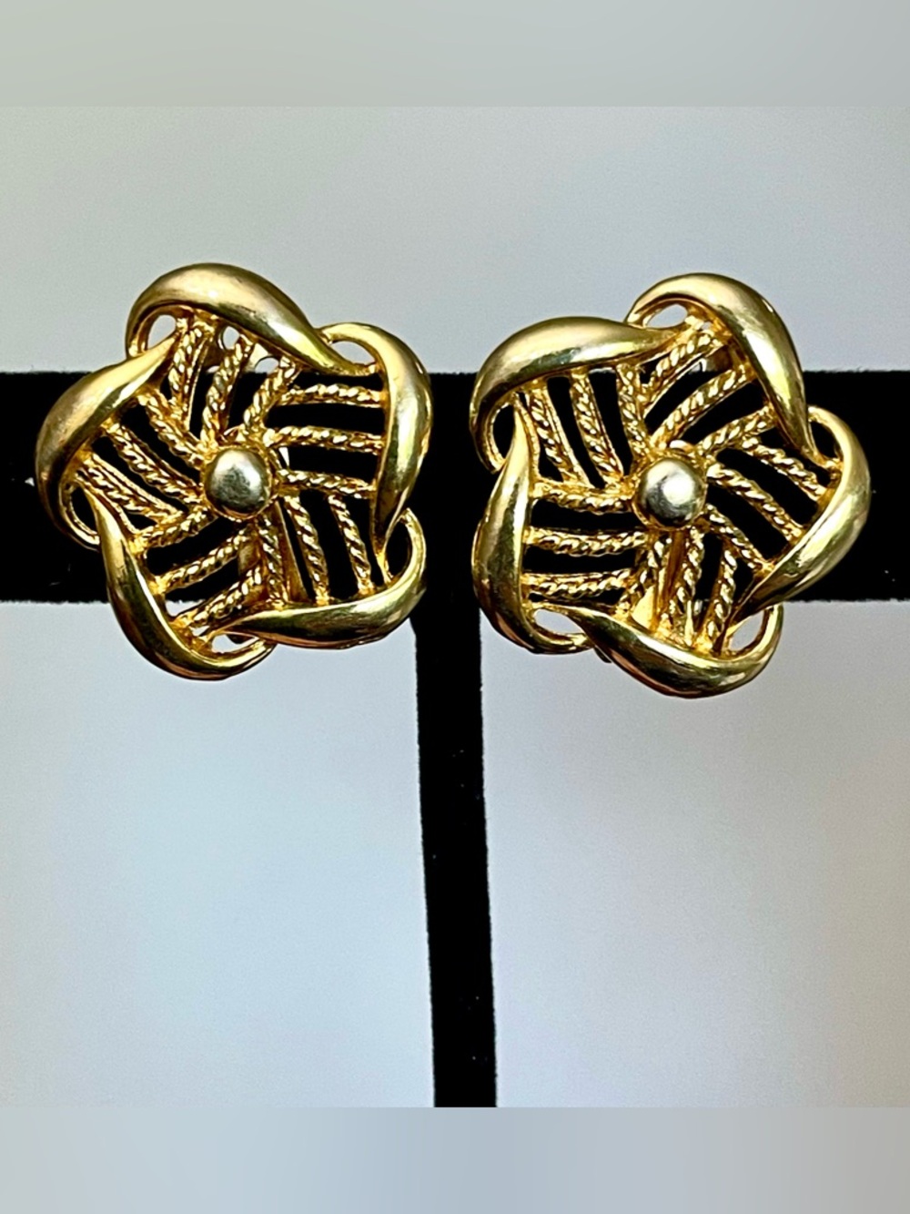 Vintage Gold Tone Swirl Flower Knot Clip Earrings Two Tone 80s Retro Classy Chic